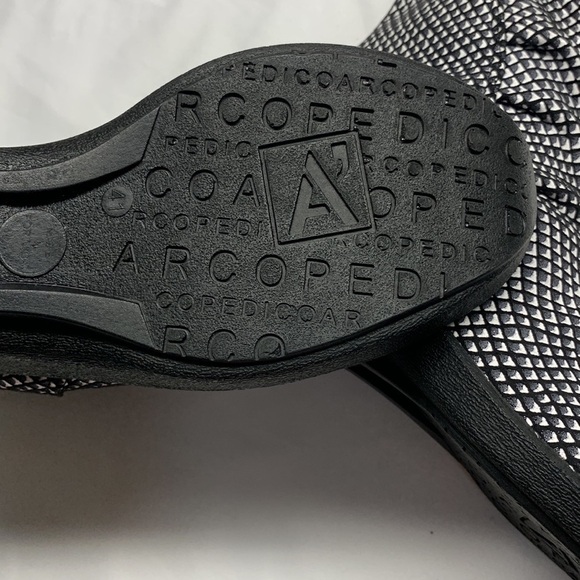 A’rcopedico Low Wedge Ankle Booties Side Zipper Size 41 Black and White - Picture 11 of 14